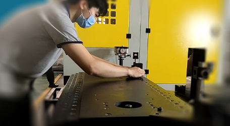 CNC grinder inspect by laser calibration on marble bed