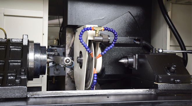 Inspect thread start point for grinding with measuring unit