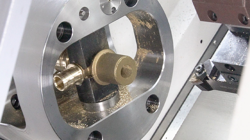 Turret CNC machine tools with indexing chucks perform multi-angle machining of metal parts Turret CNC machine tools with indexing chucks perform multi-angle machining of metal parts